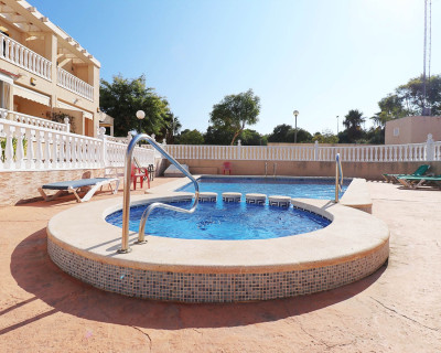 Bungalow - Alquiler a largo plazo - Guardamar del Segura - Urb. Los Estaños
