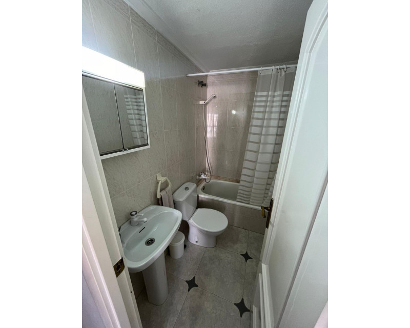 Alquiler a largo plazo - Apartamento / piso - Guardamar del Segura - Mercadona
