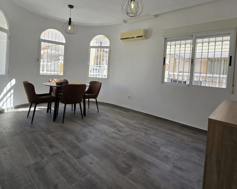 Segunda mano - Bungalow - Torrevieja - Nueva Torrevieja - Aguas Nuevas