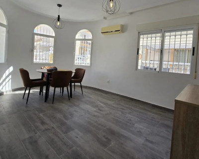 Segunda mano - Bungalow - Torrevieja - Nueva Torrevieja - Aguas Nuevas