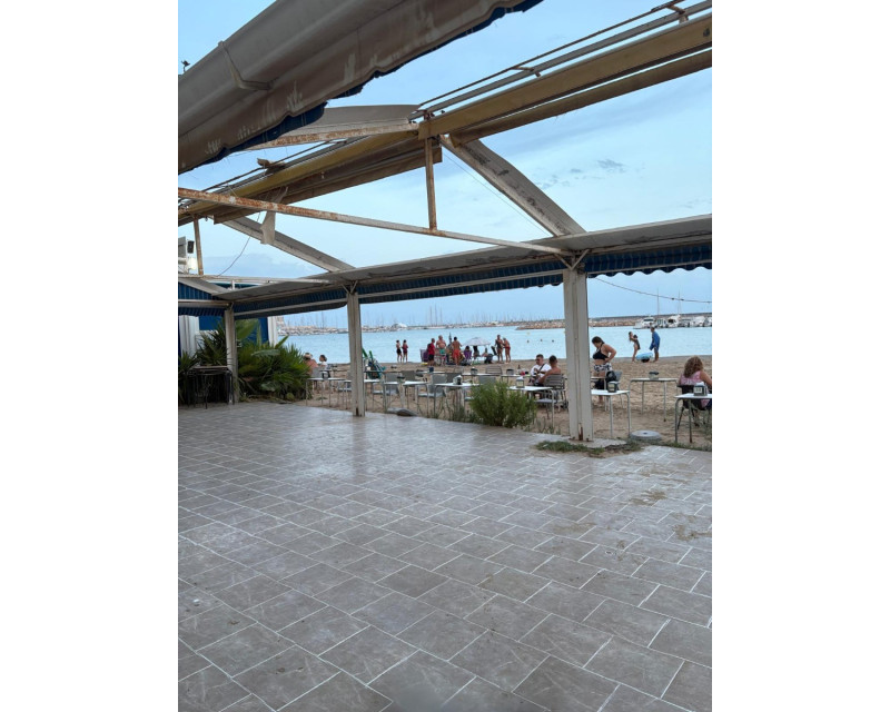 Alquiler a largo plazo - Local comercial - Torrevieja - El Acequión - Los Náufragos