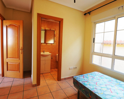 Alquiler a largo plazo - Bungalow - Guardamar del Segura - Urb. Los Estaños